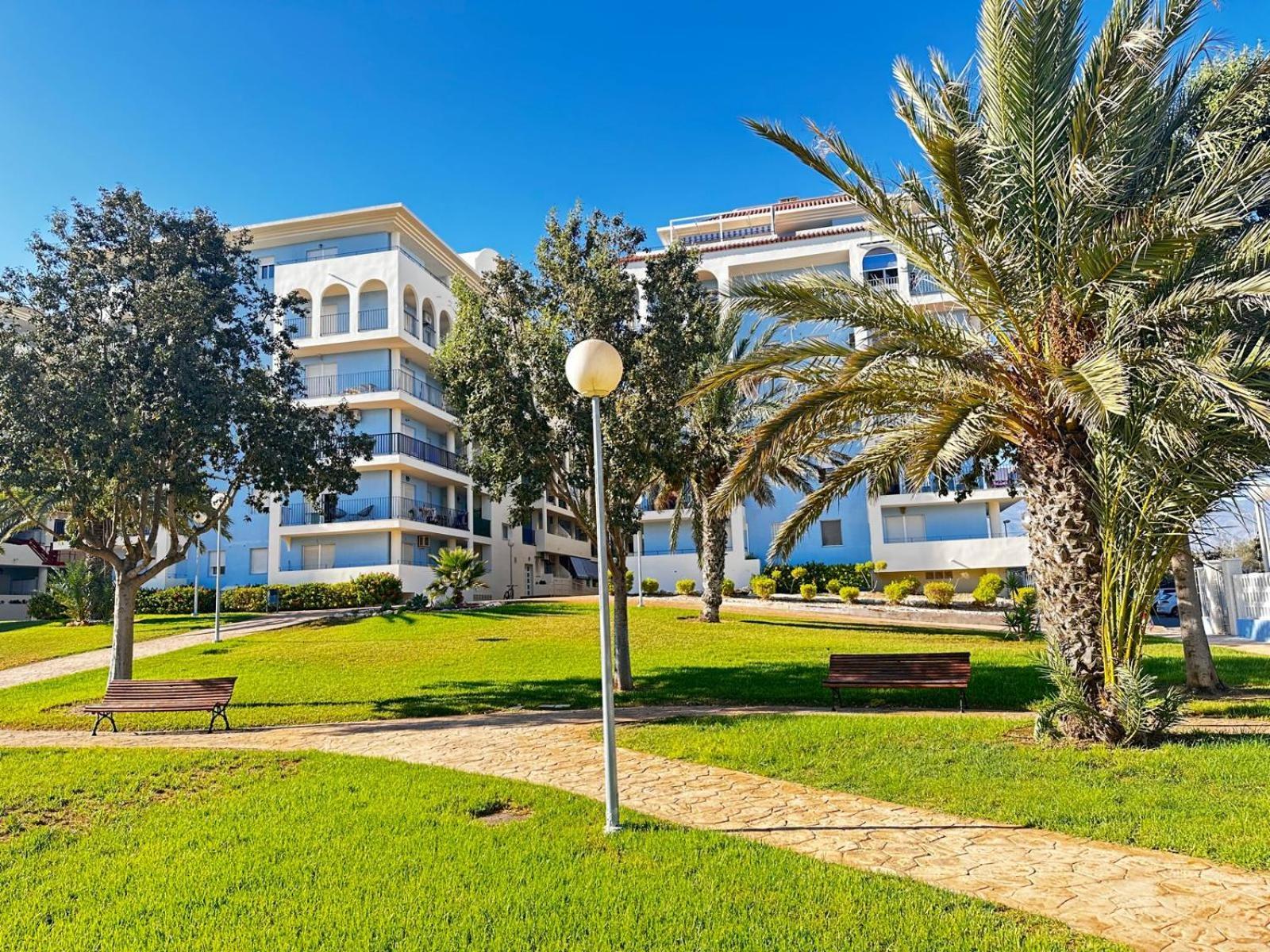 Luxurious Spacious Three Bedroom Apartment On Beachfront Альмеримар Экстерьер фото